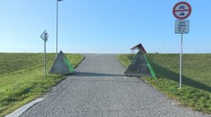 Neuveriteľná drzosť! Betónové zátarasy nevydržali na dunajskej hrádzi ani dva dni