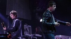 Fanúšikovia Oasis sa sťažujú na predražené lístky. Na spôsob predaja sa pozrie aj britská vláda