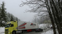 Popadané stromy sa na Donovaloch nepotvrdili, za všetko pravdepodobne môžu kamióny