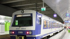 Šokovaní cestujúci. Vo vlaku do Viedne si vypočuli Hitlerov prejav