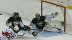 Hitparáda šialených zákrokov: Noc v NHL patrila brankárom