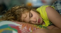 Koniec prázdnin, späť do režimu: Odborníčka radí, ako nastaviť deťom zdravý spánok