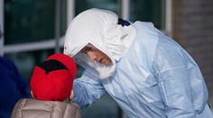 Pribudlo vyše 15-tisíc infikovaných, chorobe podľahlo 20 ľudí. Stúpli aj hospitalizovaní