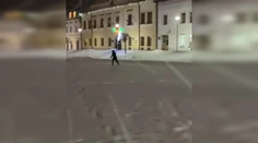 VIDEO: Zima v Bardejove priniesla do centra športovú atrakciu. Bežkujú priamo na námestí