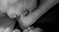Nevyliečiteľne chorý Čech (33) v apríli zrušil asistovanú samovraždu, teraz sa dočkal narodenia dcéry