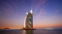 Na jeho heliporte si zahral Federer, zdobia ho zlato, kryštály a vzácny mramor. Jeden z najslávnejších hotelov zatvoria