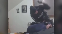 Po potýčke údery. Policajt búchal muža z Česka do tela aj hlavy, video sa okamžite stalo virálnym