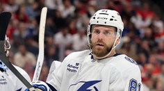 VIDEO: Černák pobavil zámorie, Kasperovi nebolo všetko jedno. Tampa však v Detroite bez bodov