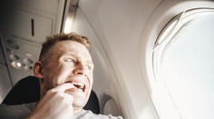 Chcete ísť na dovolenku a bojíte sa letieť? Odborník radí, ako to hravo zvládnete