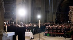 FOTO+VIDEO: V Magdeburgu bola omša za obete útoku. Prívrženci krajnej pravice tam demonštrovali