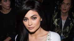 Kylie Jenner v ultra mini šatách. Musela si strážiť každý krok