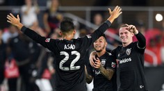 VIDEO: Stále to vie. Wayne Rooney strelil parádny gól z vyše polovice ihriska