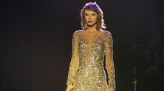 Taylor Swift bez mejkapu. Dievčatko s kruhmi pod očami