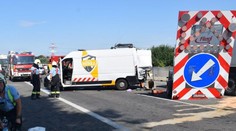 Kamión napálil na diaľnici D1 do patroly. Zranil pracovníkov a spôsobil dlhé kolóny
