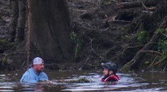 Ničivé povodne v Texase zabili už vyše 100 ľudí, medzi obeťami sú aj deti z tábora