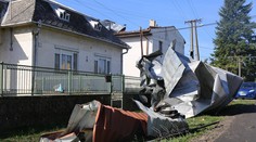 Lekárovcami sa prehnala veterná smršť, vláda chce nájsť spôsob, ako obci pomôže