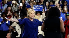 Clintonová počas superutorka získala vyše 500 delegátov