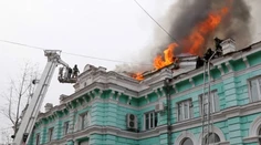 VIDEO: Lekári vykonávali náročnú operáciu, keď nemocnicu zachvátil požiar. Hasiči im pomohli dokončiť ju