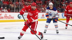 Boston padol štvrtýkrát v rade, nestačili ani dva góly Pastrňáka. Parádnu šou predviedol štvorbodový Larkin