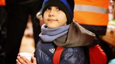 Na Slovensko prišiel 11-ročný chlapec úplne sám. Mal len igelitku, pas a telefónne číslo napísané na ruke