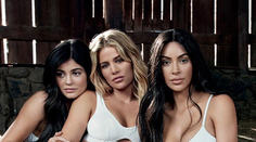Kardashianky a Jennerky v spodnej bielizni. Kylie sa snažila skryť bruško