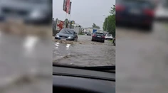 VIDEO: V Kežmarku po prívalových dažďoch zaplavilo cesty. Búrky vyčíňajú na viacerých miestach Slovenska