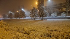 Niektorí Košičania sa zobudili do bieleho rána. Nebol to však obyčajný sneh