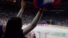 VIDEO: Zmätená fanúšička Slovenska sa tešila z dánskeho gólu