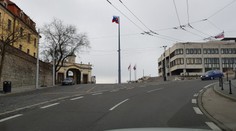 Takto bude vyzerať stožiar pred parlamentom. Pozrite si vizualizáciu