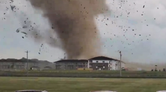 Na juhu a stredozápade USA vyčíňali tornáda a búrky. Hlásia aj jednu obeť