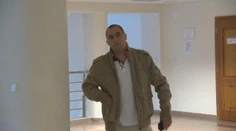Súdny proces s expolicajtom Tiefenbachom sa zamotáva. Kvôli údajným intímnym dôvernostiam