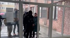 Ženu, ktorá v Handlovej zabila svojho manžela, budú stíhať vo väzbe