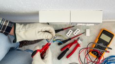 Elektrické káble v domácnosti: Kedy hrozí riziko a ako ho minimalizovať