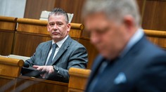 Opozícii sa nepodarilo odvolať ministra Mikulca, zachránilo ho iba pár hlasov