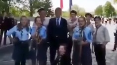 Video: Skauti vysmiali Andreja Babiša. Pri fotení vykríkli „ŠtB"