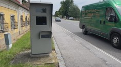 Budú samosprávy merať rýchlosť a pokutovať vodičov namiesto polície? Pozreli sme sa na plusy a mínusy