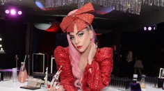Lady Gaga má zrejme novú lásku: Vášnivé bozky s neznámym mužom