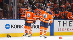 VIDEO: McDavid odštartoval sezónu hetrikom do siete Calgary, Pittsburgh s prehrou
