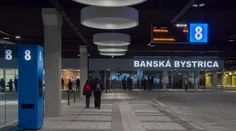 Seniorom posúvajú vek na zľavnené cestovné. Pozor na zmeny v MHD