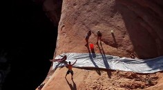 Dovolíme si tvrdiť, že toto je najnebezpečnejšia šmýkačka, akú ste kedy videli!