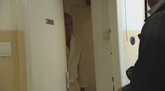 Trnavský gynekológ, ktorý má mať na svedomí úmrtia dvoch žien pri pôrode, nateraz do väzenia nejde