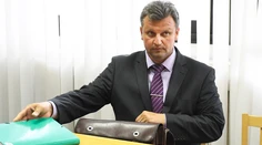Disciplinárna komisia uznala Špirka za vinného, no zníženiu platu sa vyhol