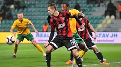 Slovan sa približuje k v prvému AS Trenčín. Bodovala aj Žilina