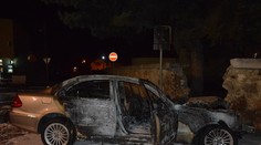 Traja tínedžeri unikali vo Fiľakove policajtom. Zastavil ich až kostolný múr, žiaľ, s tragickými následkami