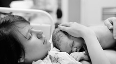 Žena takmer prišla o život pri domácom pôrode. Nakoniec ju previezli do nemocnice