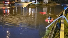 Západné Slovensko trápi nepriaznivé počasie. Zaplavilo mnohé cesty a domy