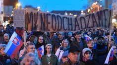 Koalícia plánuje ďalej regulovať protesty. Chce tiež určiť, čo sa nebude môcť skandovať