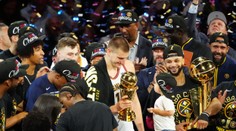 Keď ho draftovali, v telke šla reklama. Tučko nikoho nezaujímal, teraz vystúpil na basketbalový Everest