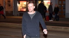 Opitý Prachař to poriadne prestrelil. Vymočil sa na vlastné auto