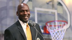 Zmenil basketbal, hral vo filme a viac než tri dekády pomáha deťom. Michael Jordan má 60 rokov